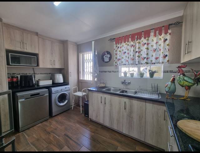 3 BEDROOM TOWNHOUSE FOR SALE IN VANDERBIJLPARK SW 5